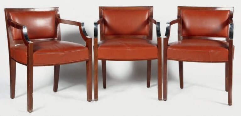 Trois fauteuils en cuir marron, modèle Bon, édition XO