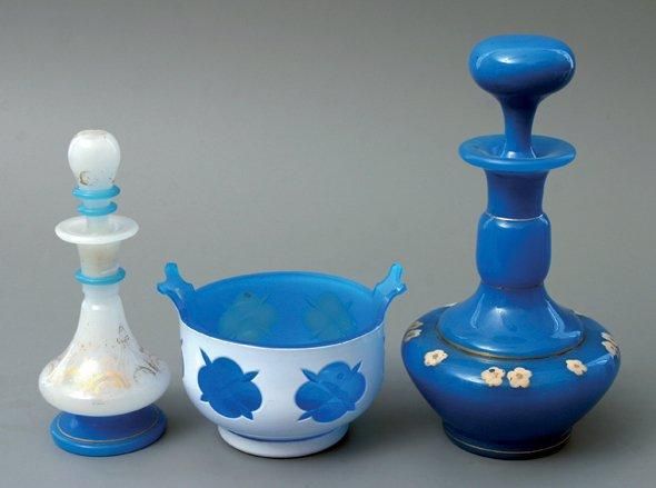 Trois objets en opaline d'époque Napoléon II
