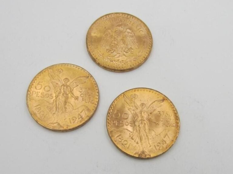 Trois pièces de 50 pesos or