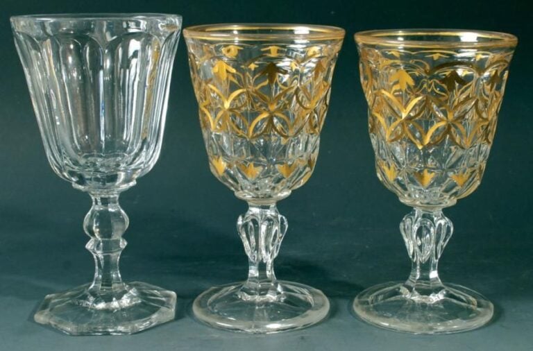 Trois verres à pie