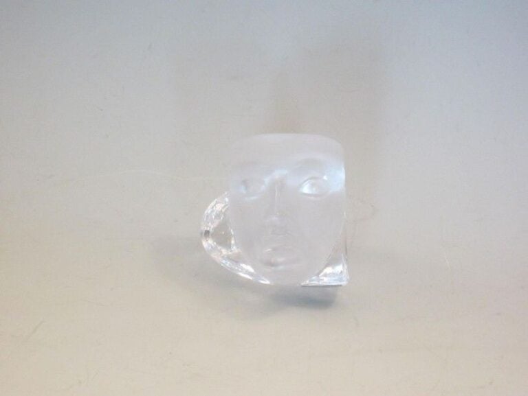 Un élément en cristal à 2 masque