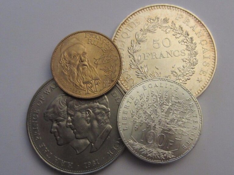 Un lot de pièces en argent : 50 francs, médaille « Prince of Wales & Lady Diana, 100 francs, 10 francs