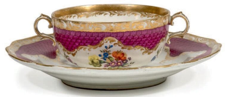 Un sucrier et son assiette en porcelaine de Vienne