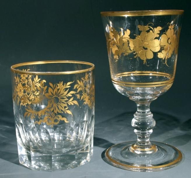 Un verre et un gobelet en crista