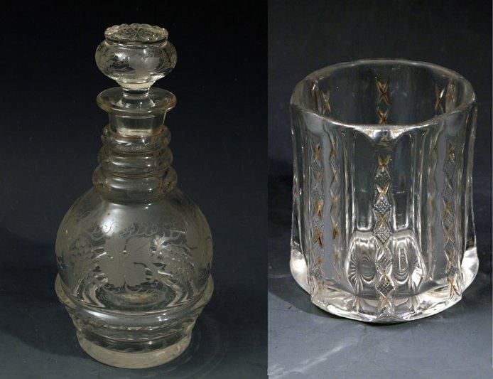 Une carafe et un gobele