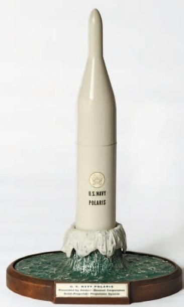 US Navy Polaris Maquette du fabricant représentant un missile Polaris lancé d'un sous-marin et sortant de l'ea