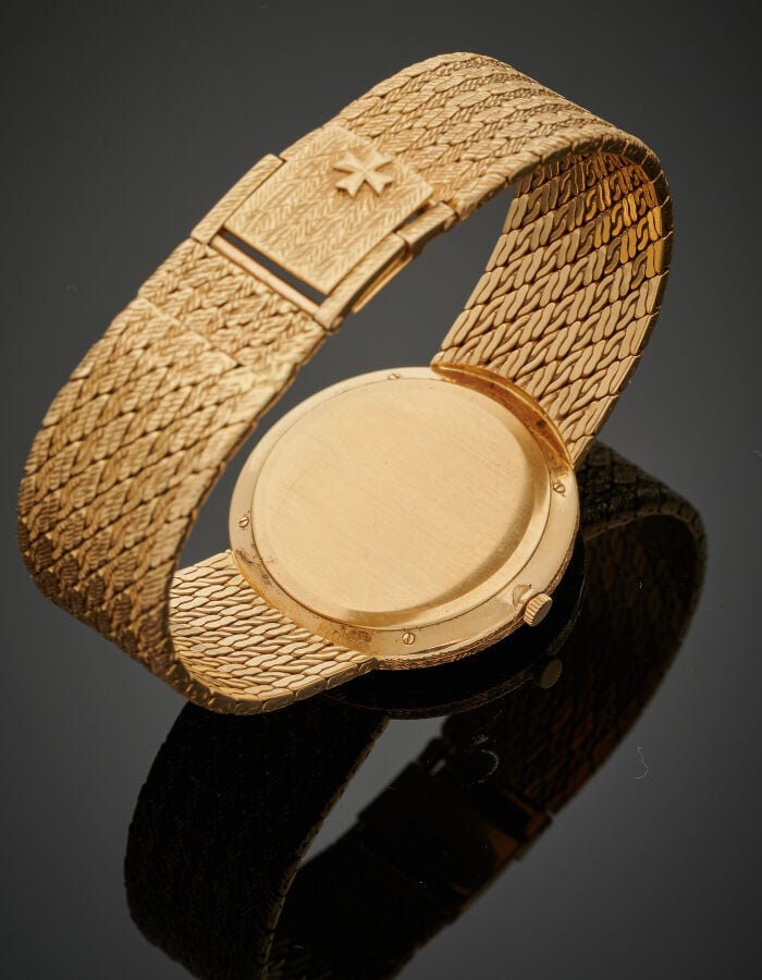 VACHERON CONSTANTIN - BRACELET MONTRE ronde en or jaune (750‰). Lunette ciselée…