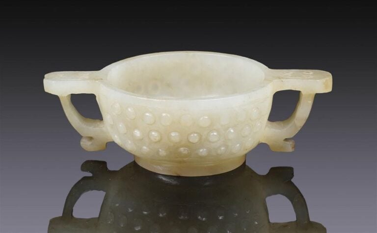 VAISSELLE ARCHAÏSANTE EN JADE NEPHRITE, GUI