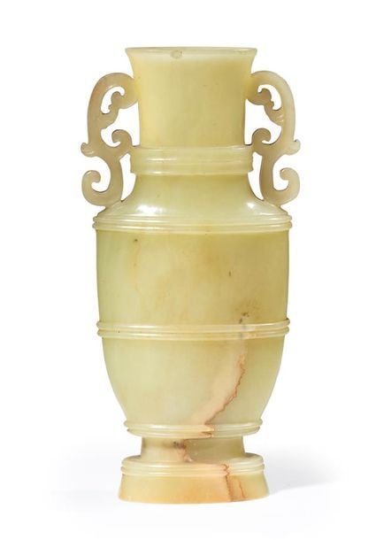 VAISSELLE ARCHAÏSANTE EN SERPENTINE JAUNE VEINEE DE ROUILLE