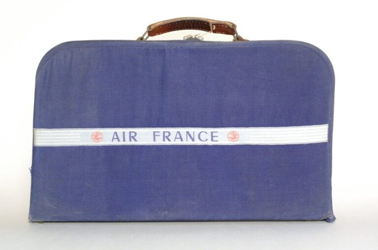 VALISE AIR FRANCE en toile bleue avec une bande de tissu clair « Aur France 
