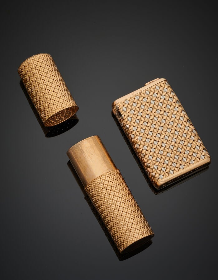 VAN CLEEF & ARPELS - ETUI à PARFUM en or jaune (750‰). - Signé VAN CLEEF & ARPE…