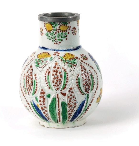 Vase à décor de fleurs