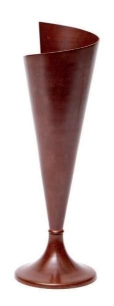 VASE à patine brillante de couleur marron à bordure évasé