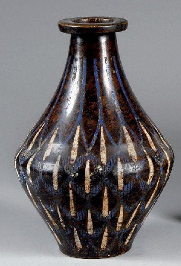 Vase balustre en bronze à goulot galbé et col pla