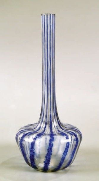 Vase «Berluze» en verre à côtes vénitiennes et inclusions de rubans bleu