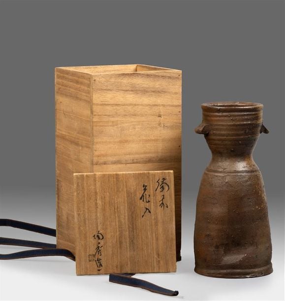VASE BOUTEILLE A PANSE EN DÔME PAR Jun Isezaki / ??? ? (1936-)