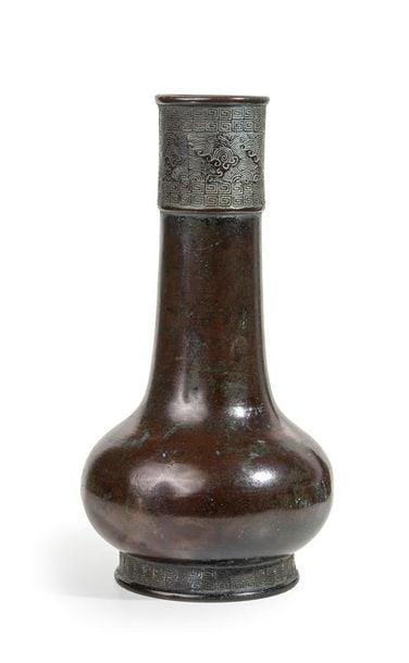 VASE BOUTEILLE EN BRONZE