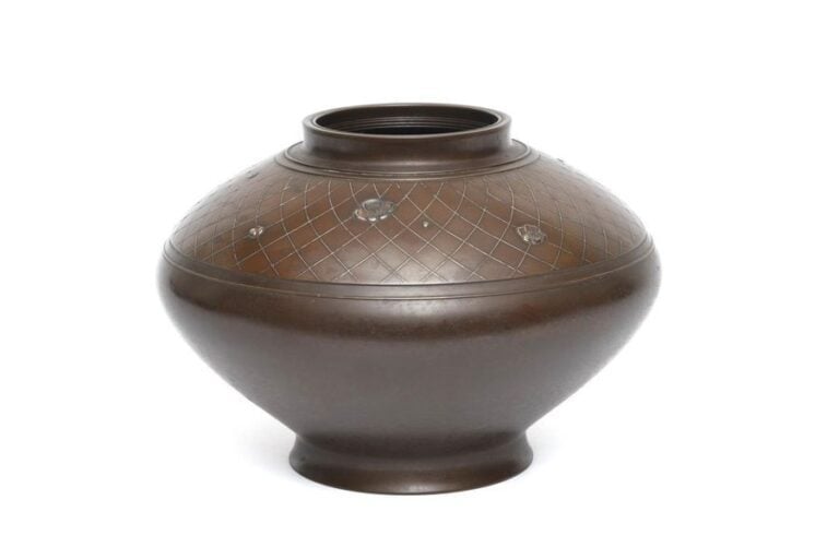 VASE CARENE EN BRONZE