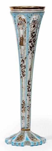 * Vase coniforme sur piédouche