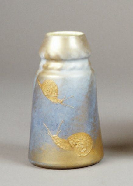 Vase conique en céramique à corps à étranglemen