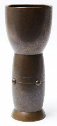 Vase de bronze en forme de calice, intitulé «kodo» (tambour en forme de sablier