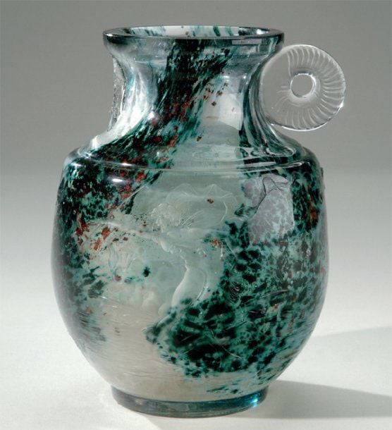 Vase de forme pansue en verre transparent à motif de poudres et salissures intercalaire