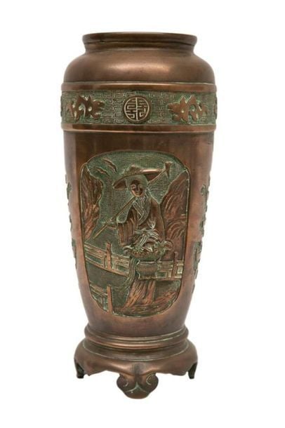 VASE EN BRONZE A DECOR DE PAYSANS
