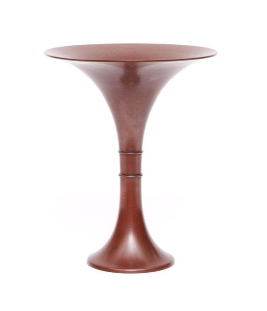 Vase en bronze à patine feutrée de couleur brune ayant la forme d'un gobelet chinois «hu» (rappagata: en forme de trompette