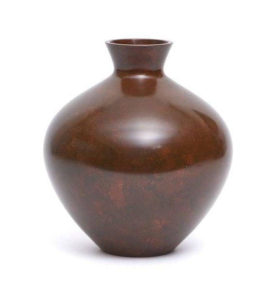 Vase en bronze de forme globulaire de couleur brillante marro