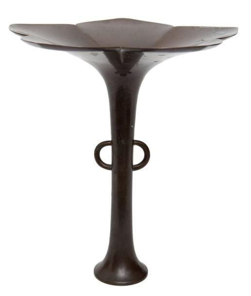 Vase en bronze dont l'embouchure est en forme de campanule (kikyo, platycodon