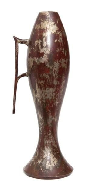 Vase en bronze dont la forme évoque celle d'un poisso