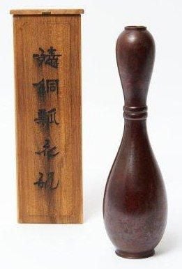 Vase en bronze pour arrangement de fleurs ikebana en forme de gourd