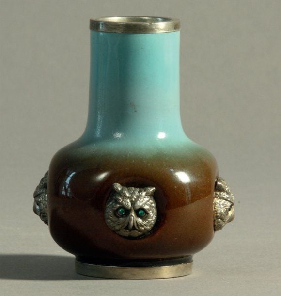 Vase en céramique à corps sphérique et large col annulair
