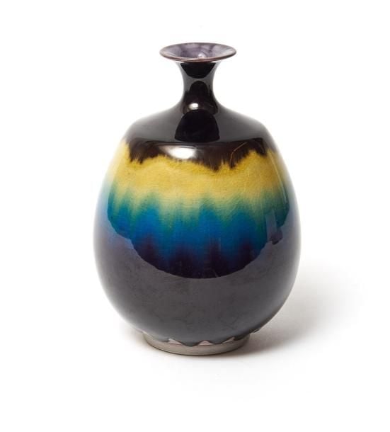 Vase en céramique de style Kutani de forme globulaire avec un long co