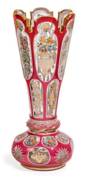 * Vase en cristal à décor overlay rose et blanc