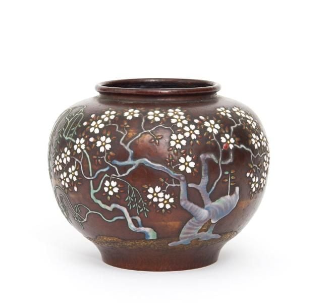 Vase en cuivre martelé de forme globulair