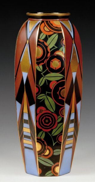 Vase en faïence à corps ovoïde facett