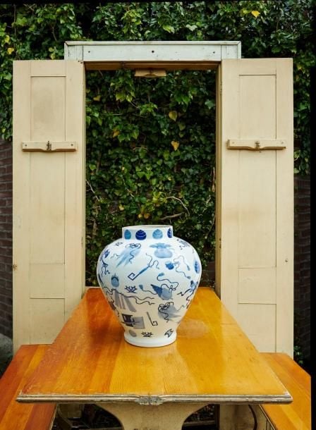 Vase en forme de balustre en porcelaine de style Nabeshim