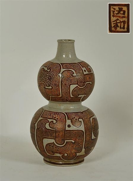 VASE EN FORME DE CALEBASSE / DOUBLE GOURDE EN GRES DE BIEN HOA ??