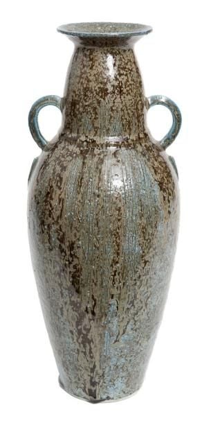 Vase en grès à décor de tâches de couleurs contrastées créées par plusieurs couches de glaçur