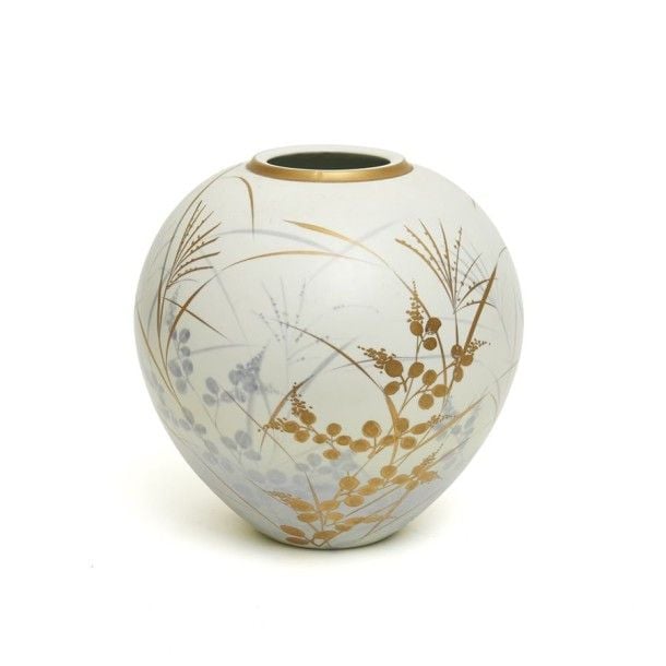 Vase en porcelaine de forme globulaire et de couleur blanc-cass