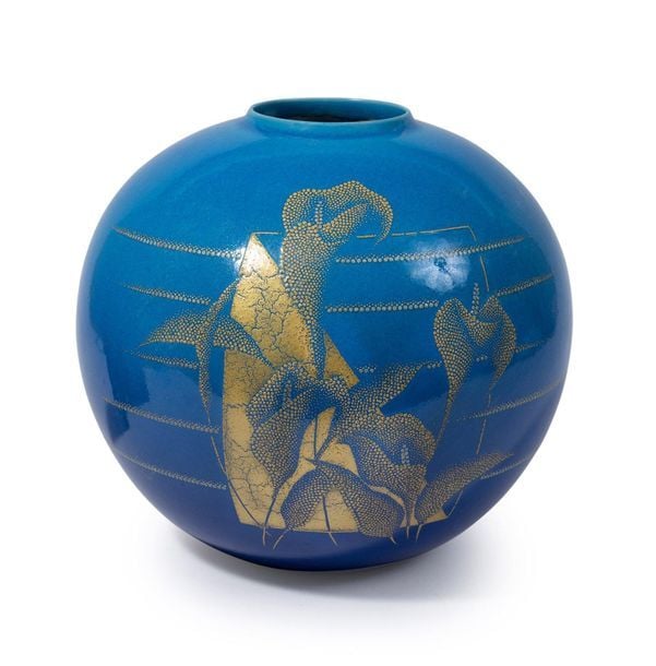Vase globulaire Kutani émaillé bleu vif avec un motif floral peint en pointillés dorés par Kutani Masami : le potier contemporain Sumita Masam
