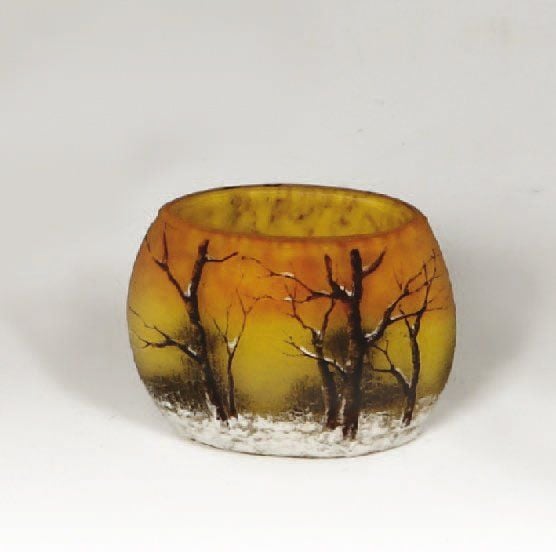Vase miniature à corps oblong et col ovalisé, pla