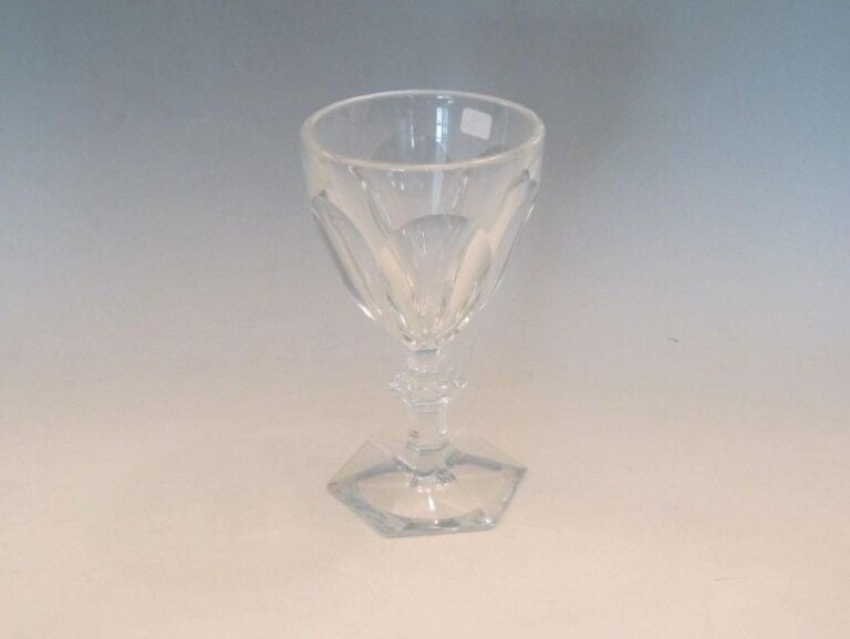 Vase modéle Hanap en cristal clai