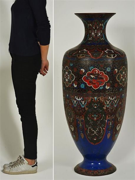 VASE MONUMENTAL EN ÉMAUX CLOISONNÉS SUR CUIVRE