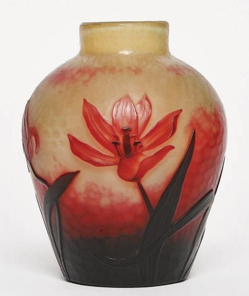 Vase ovoïde à corps épaulé et col annulair