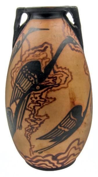 VASE OVOÏDE à deux petites anses en grès ocre sur fond noir à décor de hérons en vo