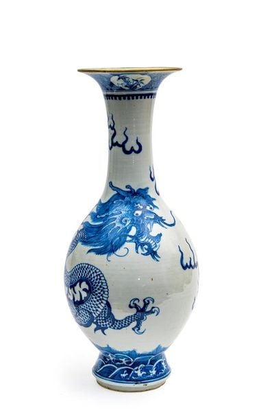 VASE PIRIFORME EN PORCELAINE BLEU BLANC