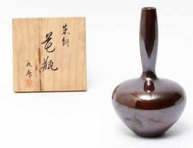 Vase pour arrangement de fleurs ikebana en bronze brillant et de couleur foncé