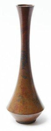Vase pour arrangement de fleurs (ikebana) en bronze et de forme élancé